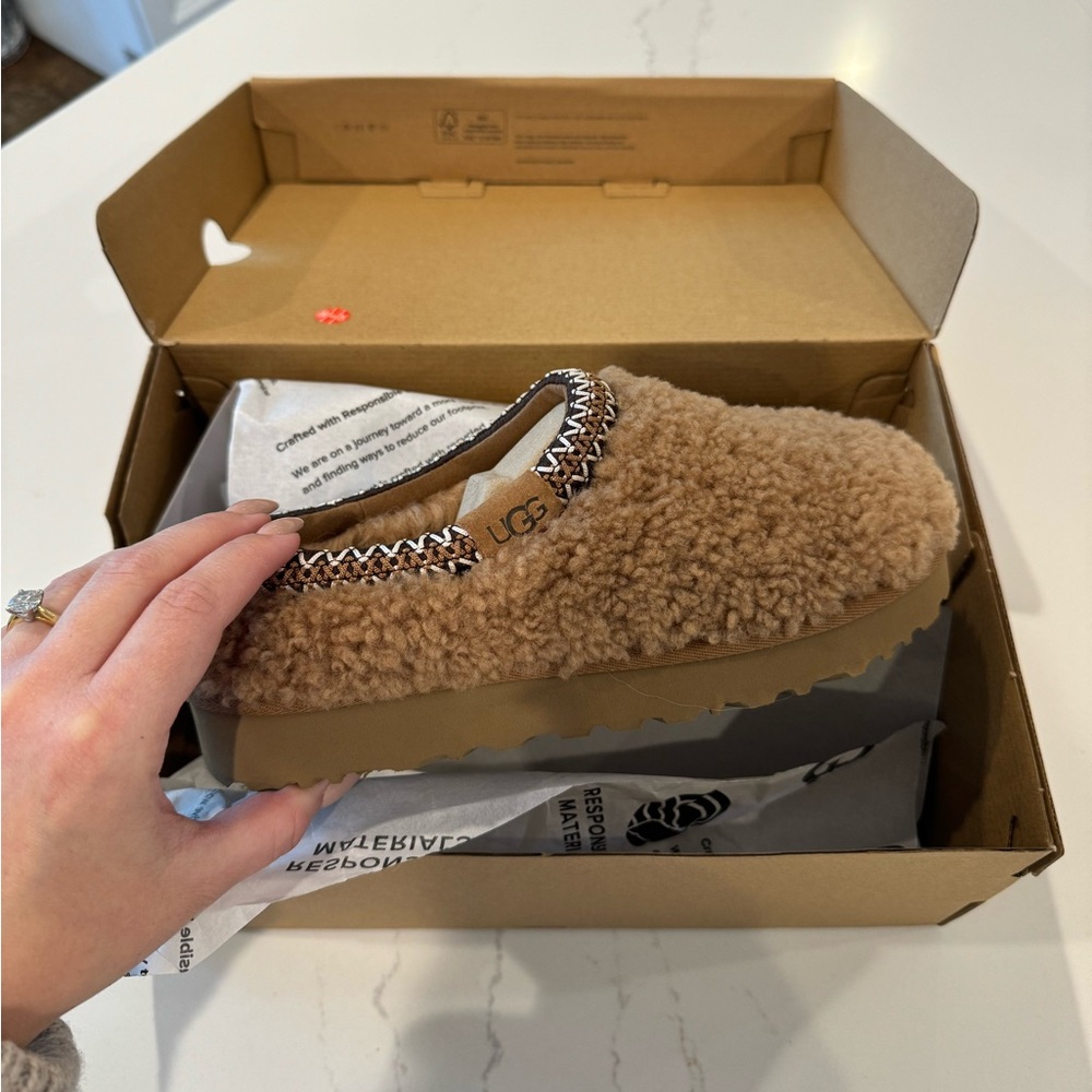 New in Box Ugg Tasman Maxi Curly